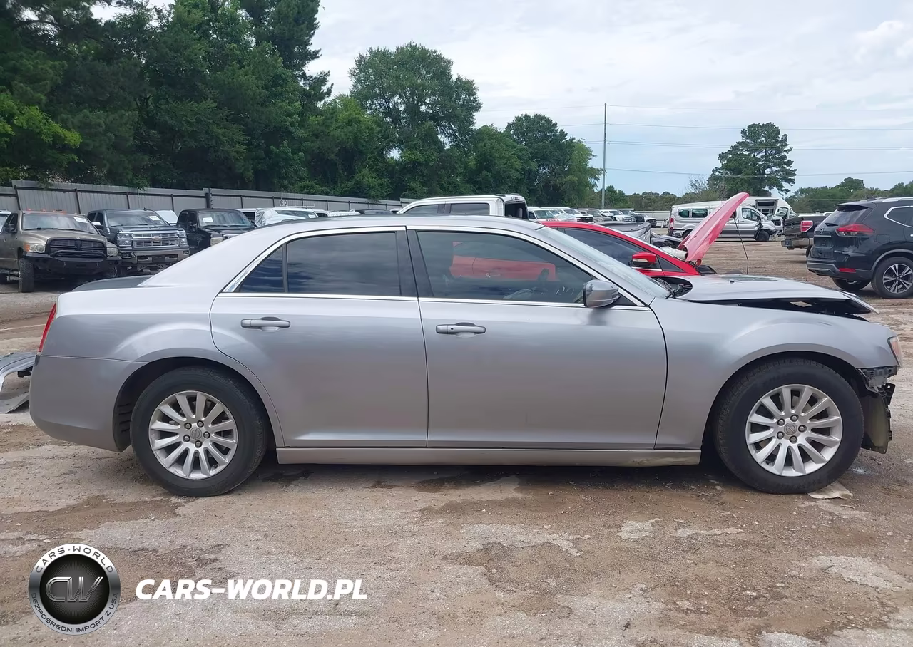 2013 Chrysler 300 Motown VIN:2C3CCAAG4DH626954 - 14