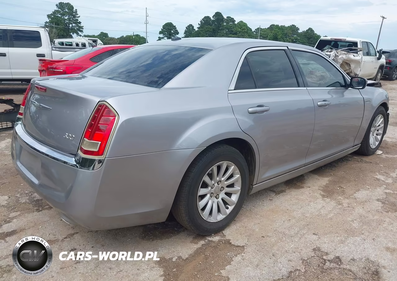 2013 Chrysler 300 Motown VIN:2C3CCAAG4DH626954 - 4