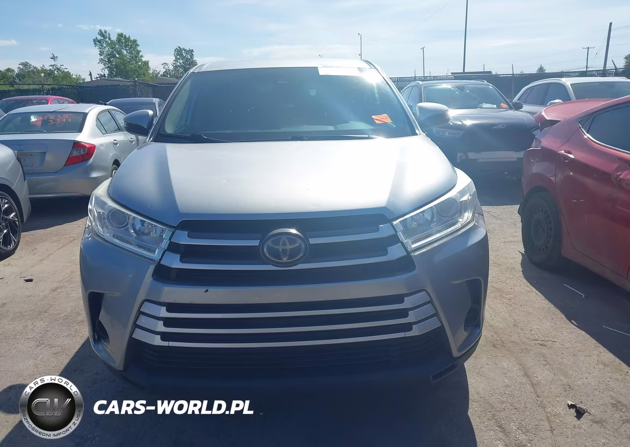 2018 Toyota Highlander Le VIN:5TDZZRFH4JS238592 - 12