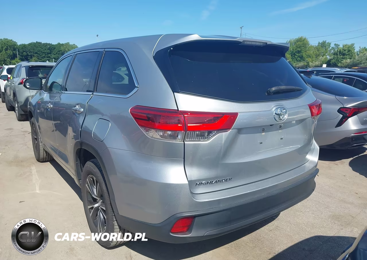 2018 Toyota Highlander Le VIN:5TDZZRFH4JS238592 - 3