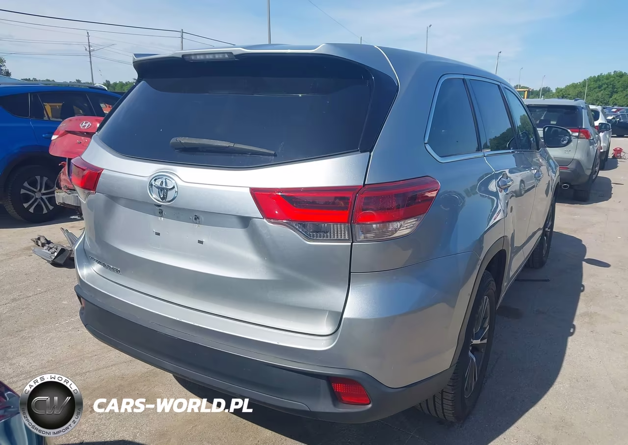 2018 Toyota Highlander Le VIN:5TDZZRFH4JS238592 - 4