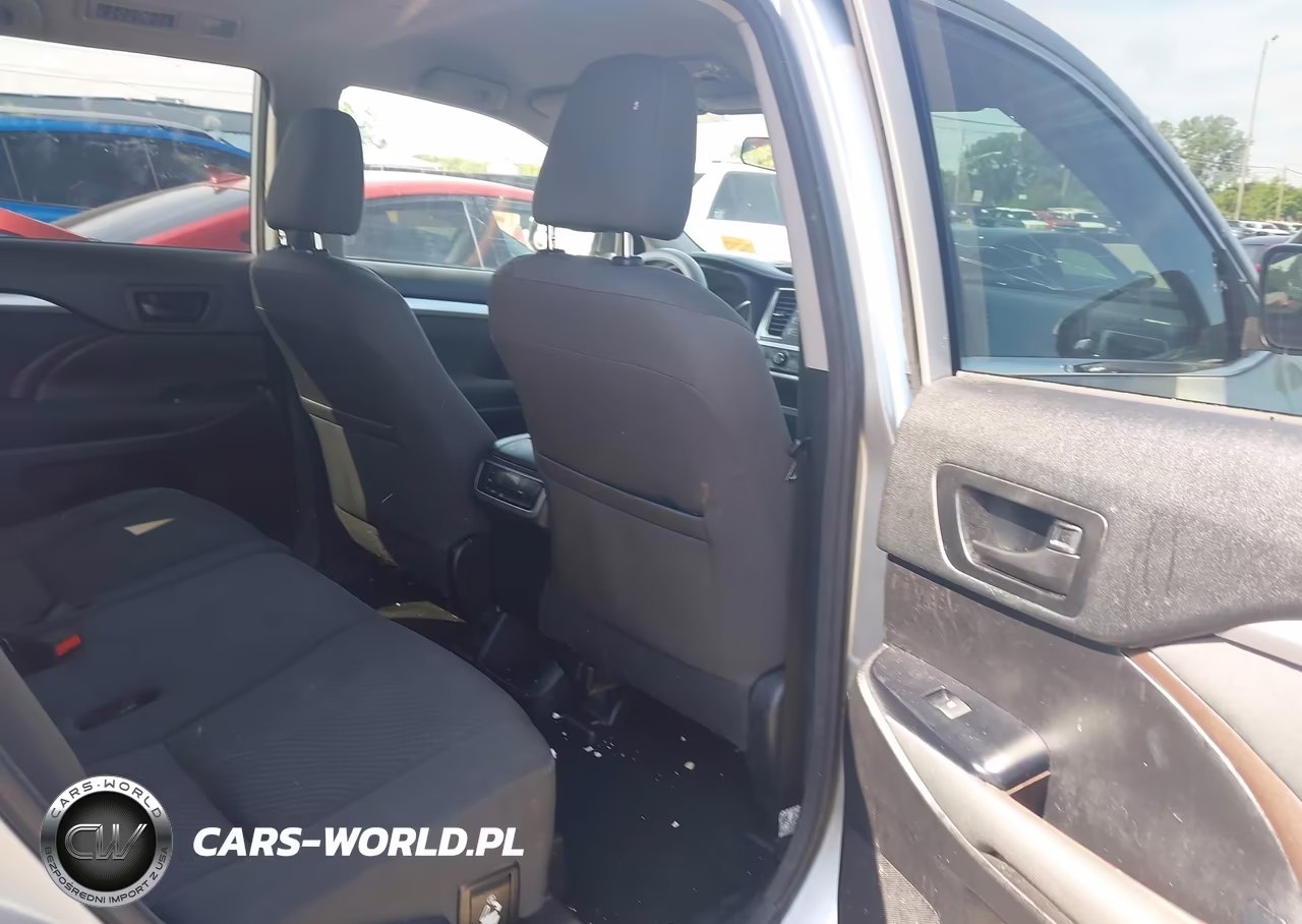 2018 Toyota Highlander Le VIN:5TDZZRFH4JS238592 - 8