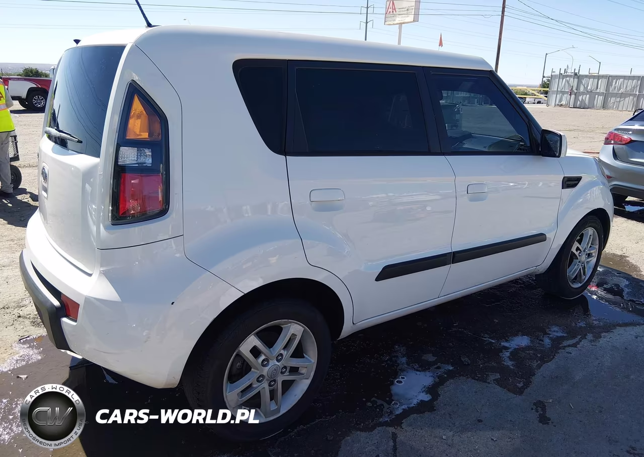 2010 Kia Soul + VIN:KNDJT2A28A7038317 - 4