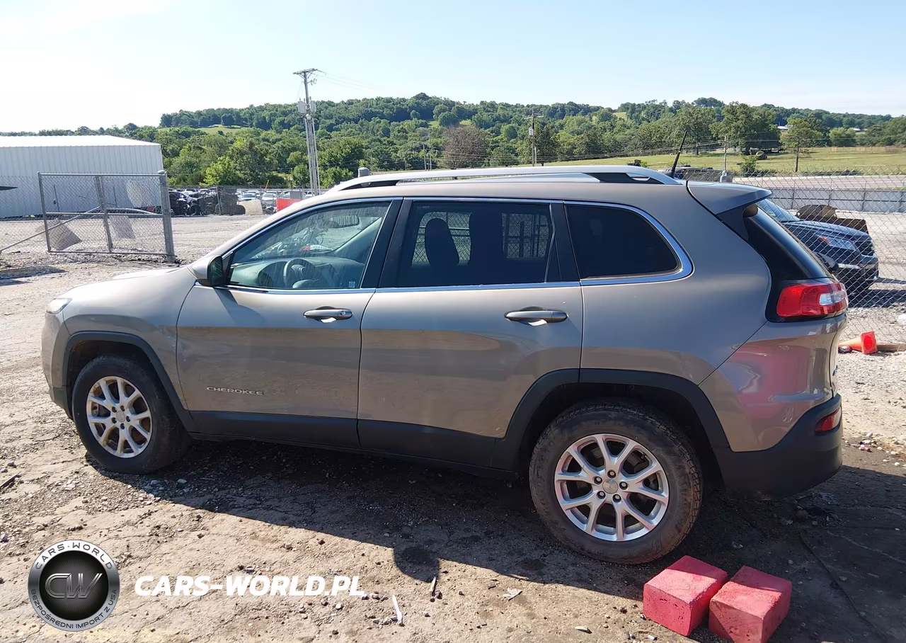 2016 Jeep Cherokee Latitude VIN:1C4PJMCB5GW359254 - 14