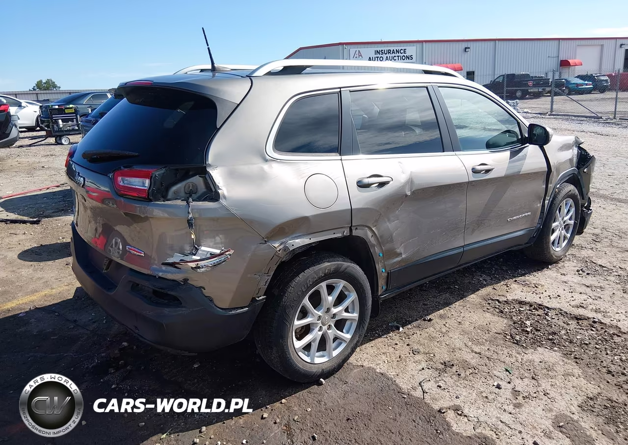 2016 Jeep Cherokee Latitude VIN:1C4PJMCB5GW359254 - 4