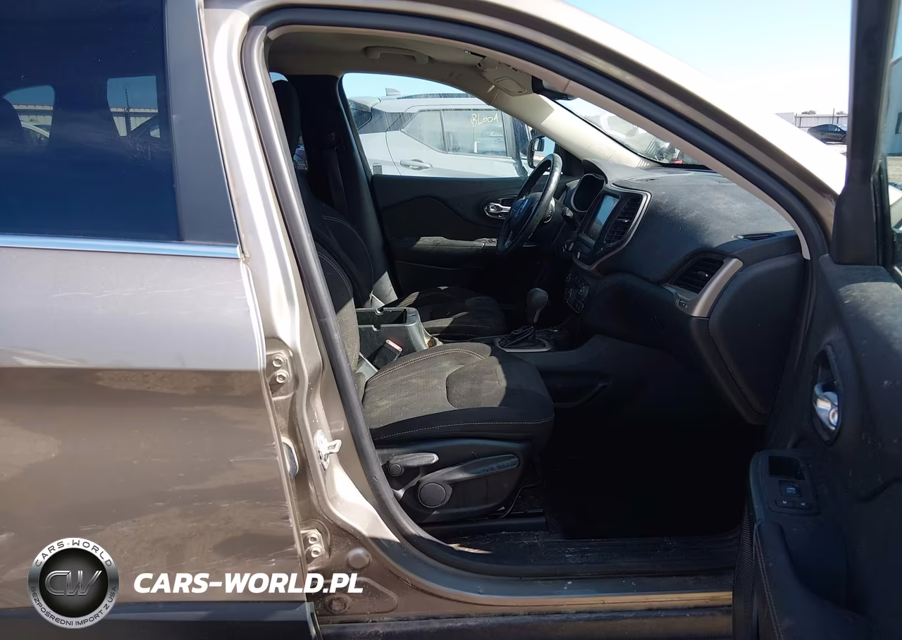 2016 Jeep Cherokee Latitude VIN:1C4PJMCB5GW359254 - 5
