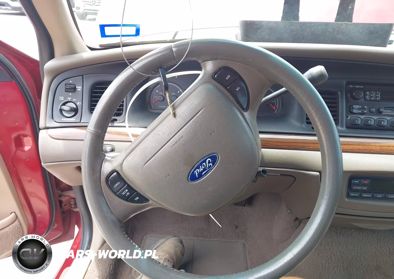 2001 Ford Crown Victoria Lx VIN:2FAFP74W31X135947 - 11