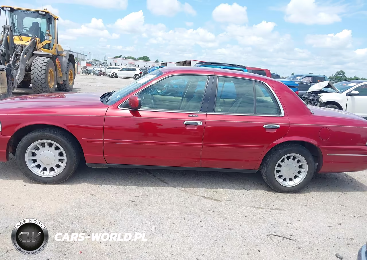 2001 Ford Crown Victoria Lx VIN:2FAFP74W31X135947 - 14