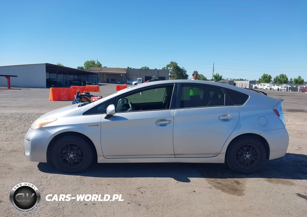 2013 Toyota Prius Two VIN:JTDKN3DU1D1722019 - 14