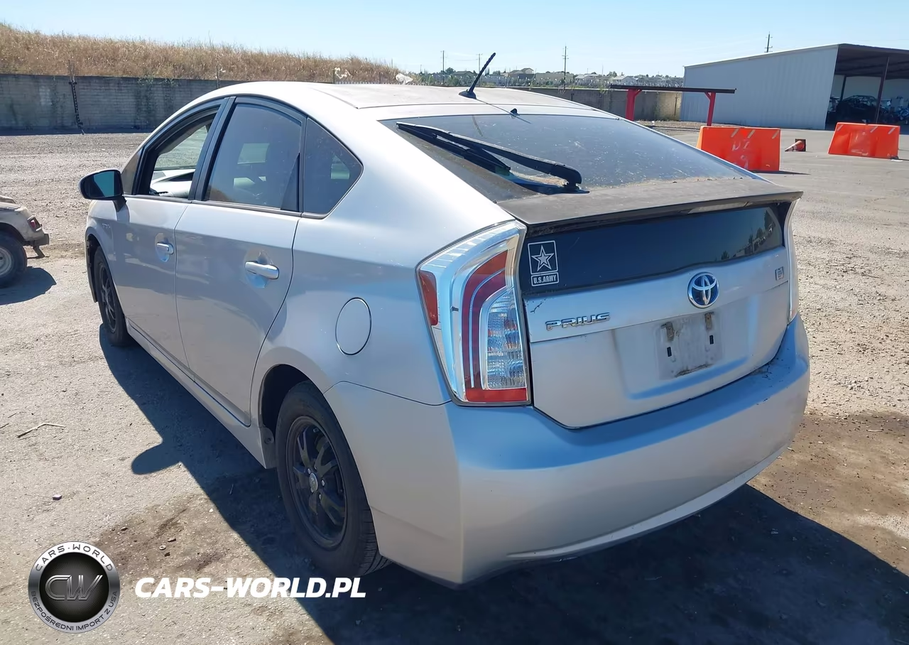 2013 Toyota Prius Two VIN:JTDKN3DU1D1722019 - 3