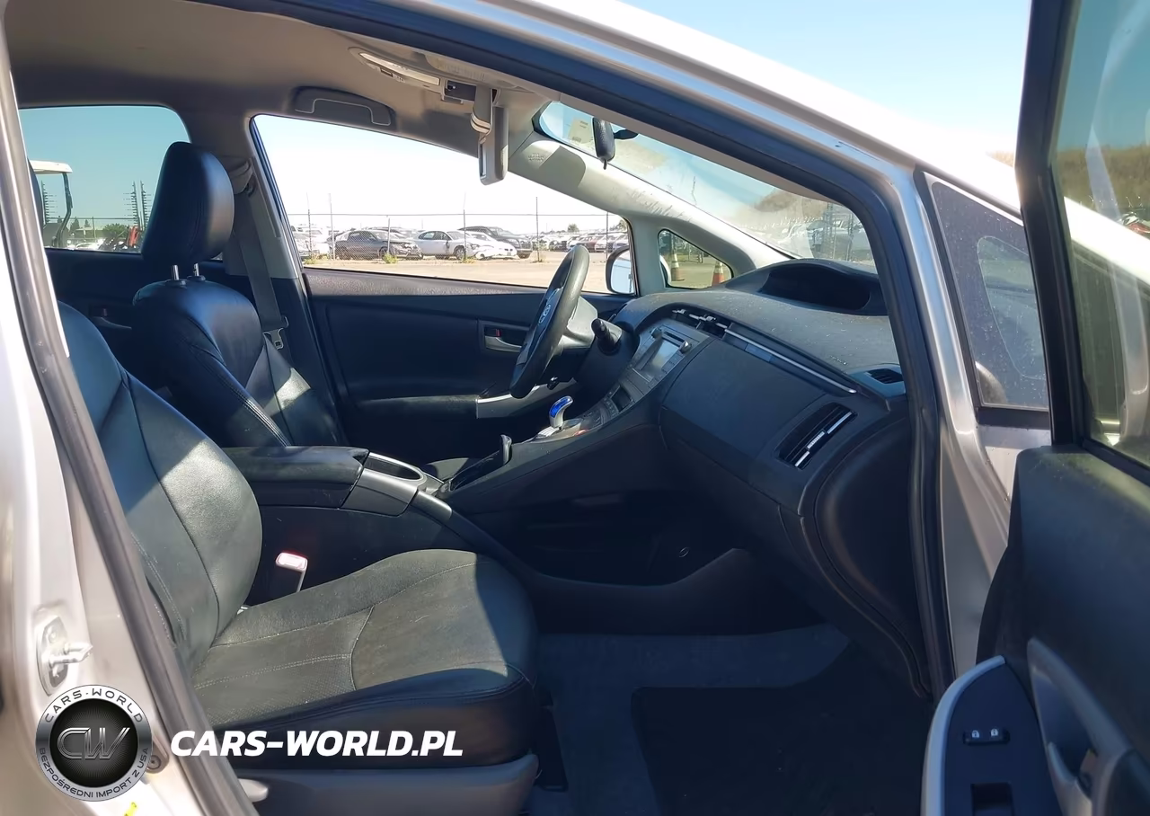 2013 Toyota Prius Two VIN:JTDKN3DU1D1722019 - 5