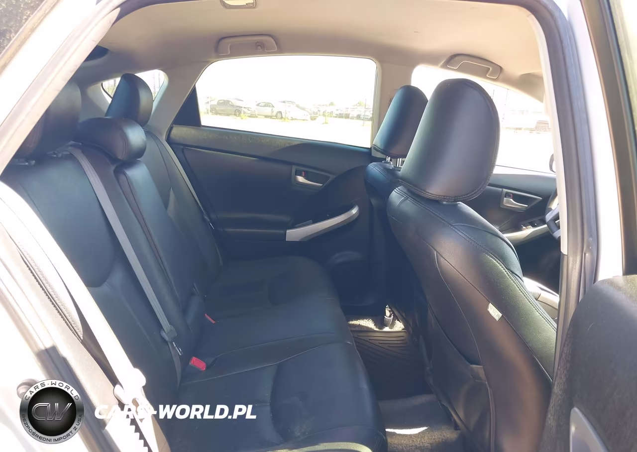 2013 Toyota Prius Two VIN:JTDKN3DU1D1722019 - 8