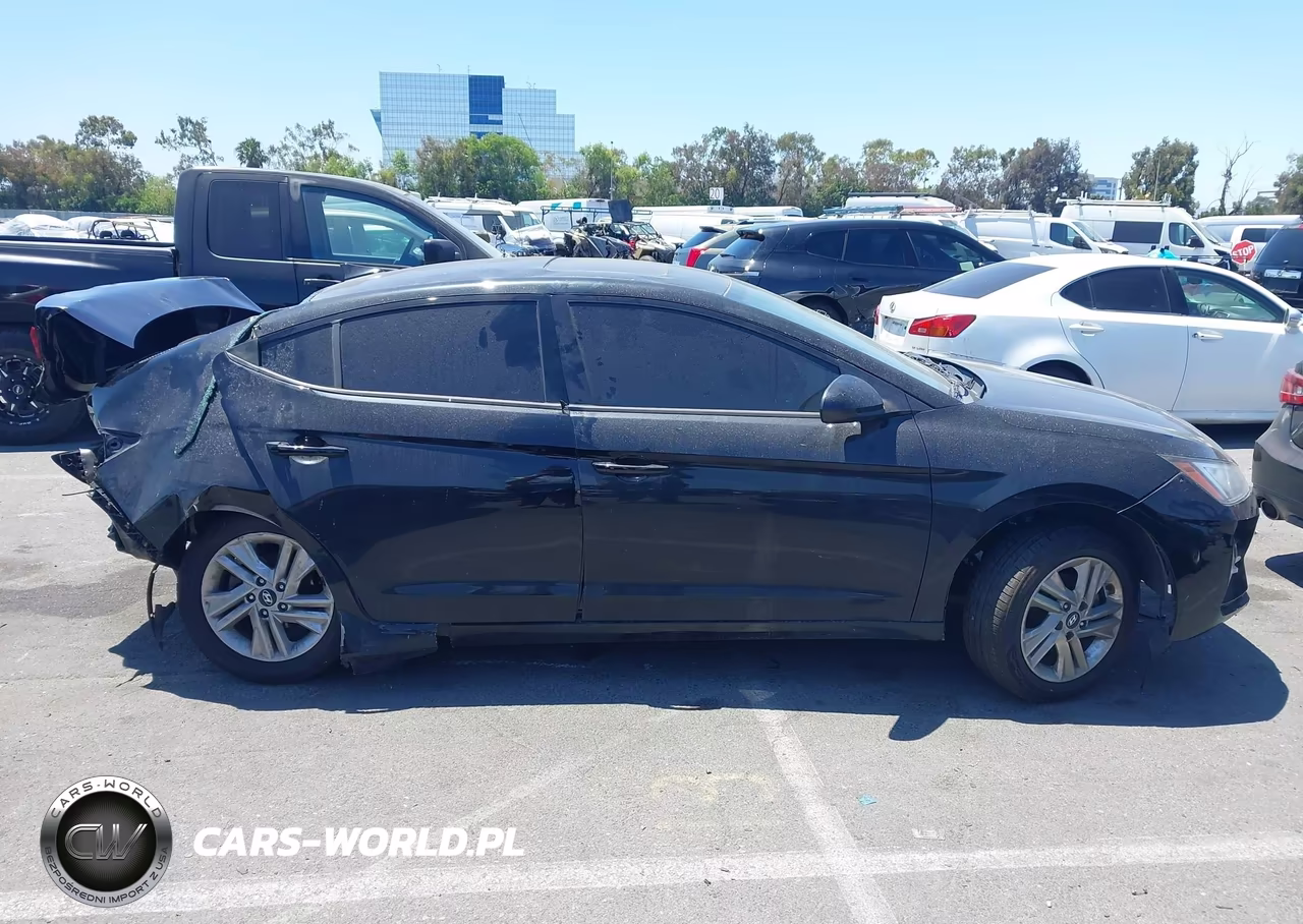 2019 Hyundai Elantra Value Edition VIN:5NPD84LF3KH496192 - 12
