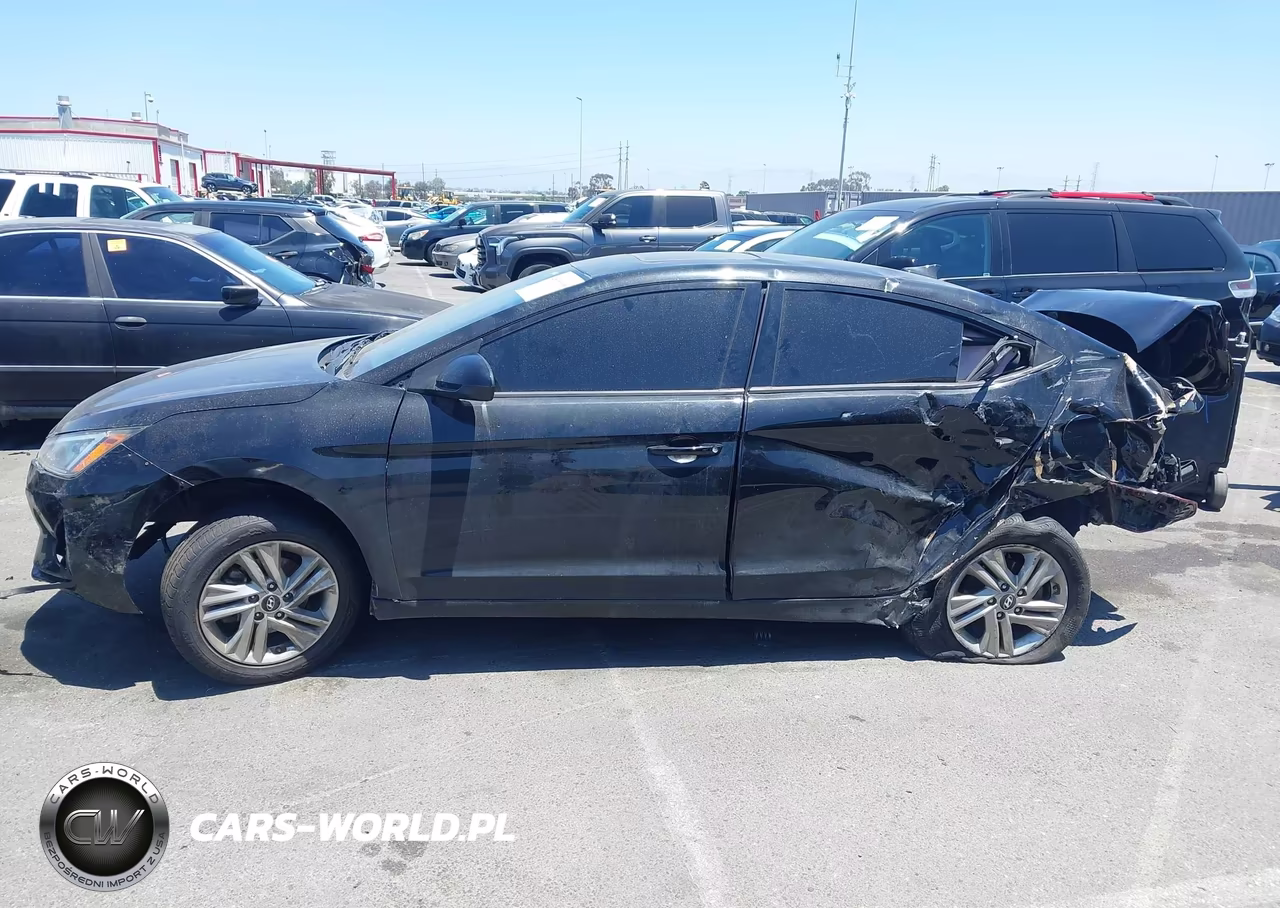 2019 Hyundai Elantra Value Edition VIN:5NPD84LF3KH496192 - 13
