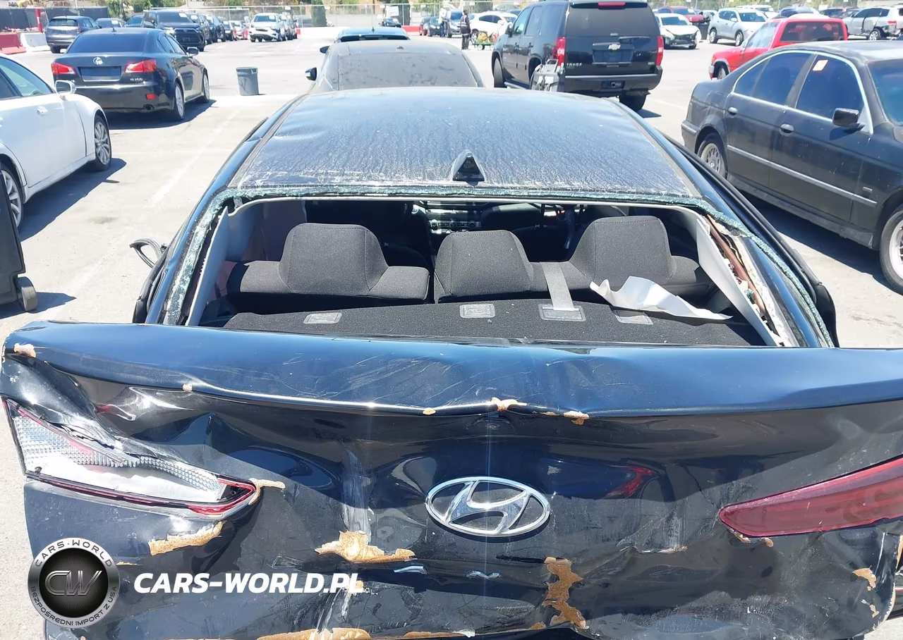 2019 Hyundai Elantra Value Edition VIN:5NPD84LF3KH496192 - 16