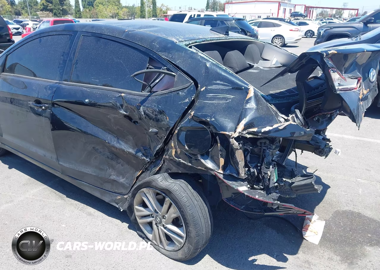 2019 Hyundai Elantra Value Edition VIN:5NPD84LF3KH496192 - 17