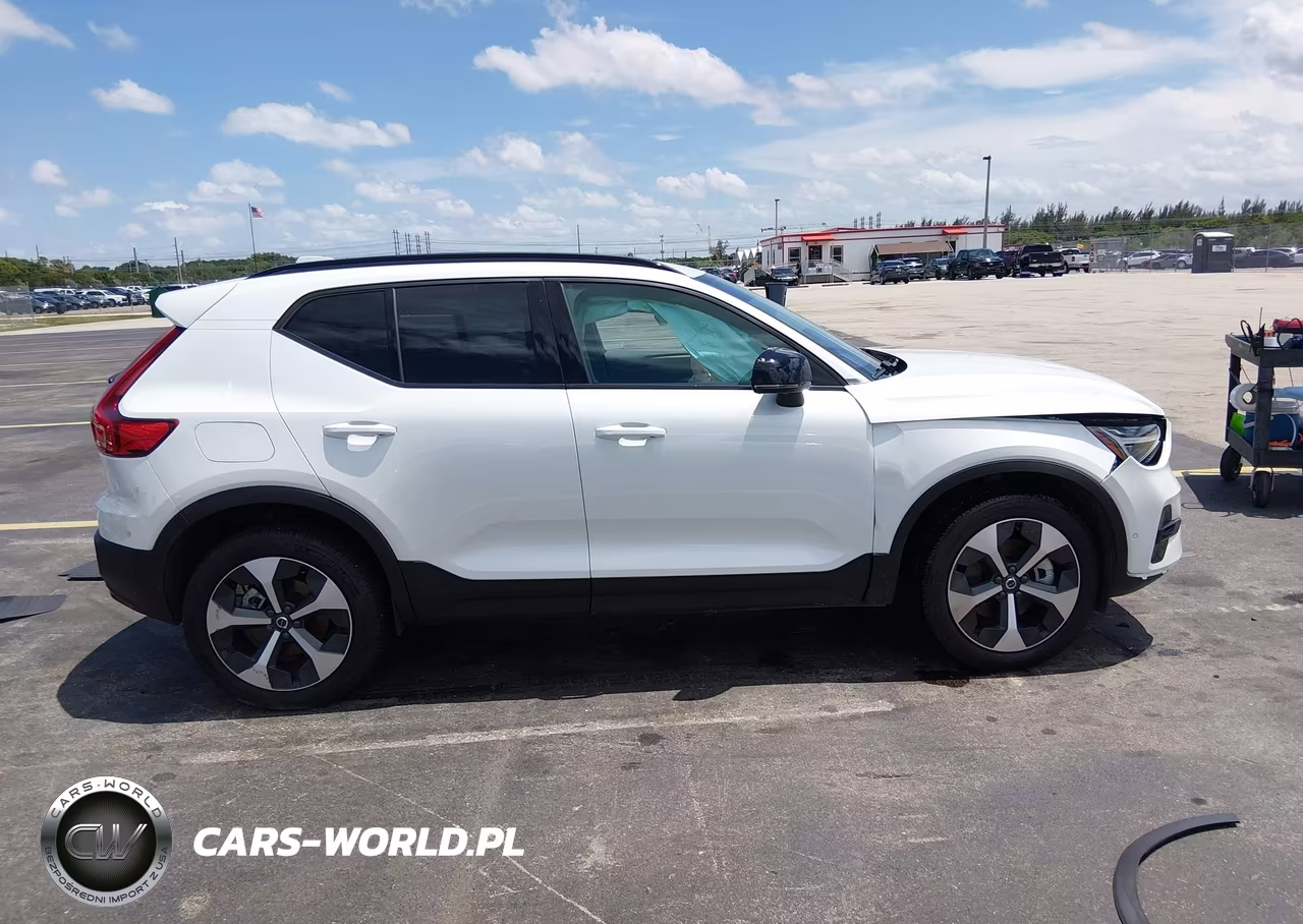 2026 Volvo Xc40 Plus, B5 Awd Gas (Mild Hybrid), Dark VIN:YV4L12UC9T2741781 - 13