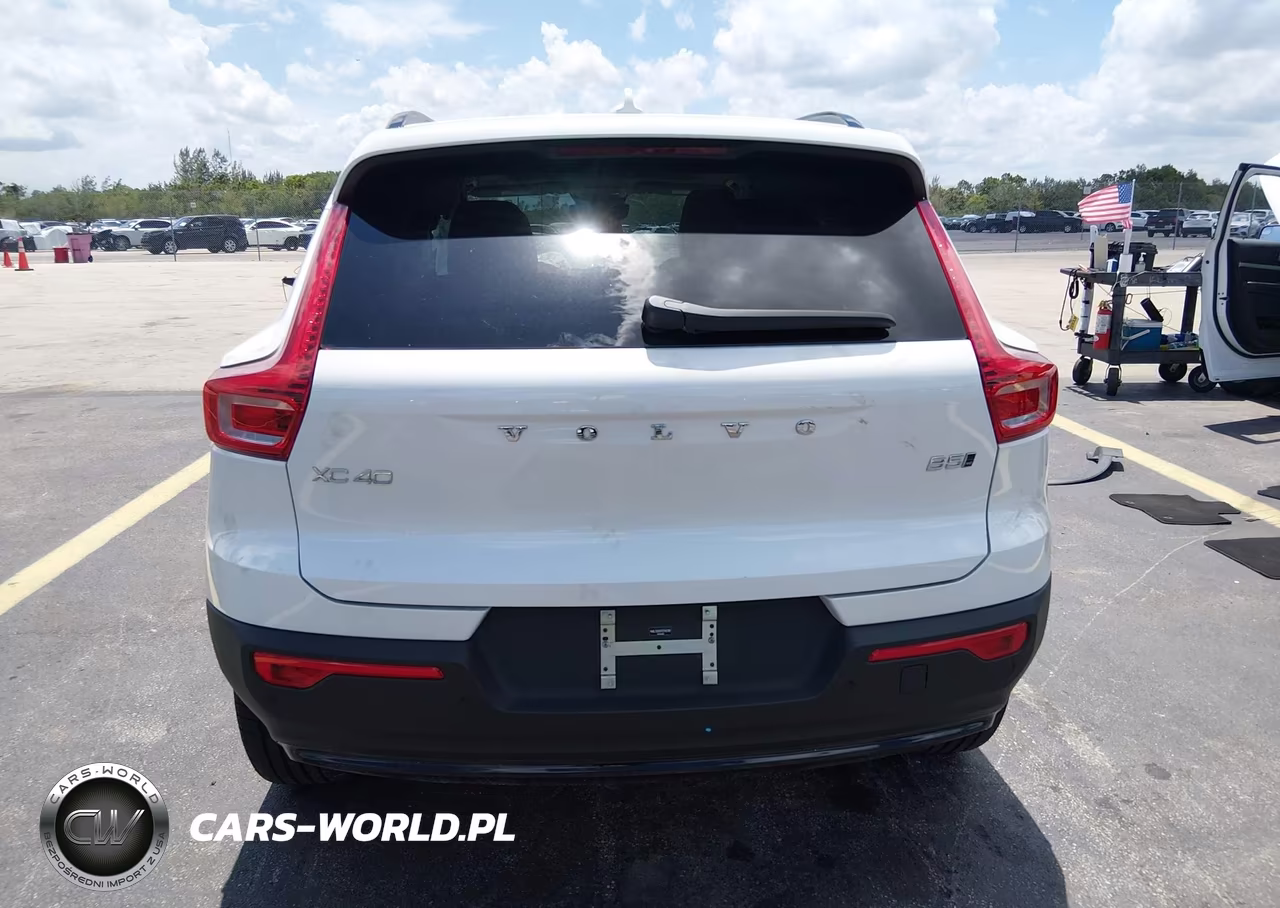 2026 Volvo Xc40 Plus, B5 Awd Gas (Mild Hybrid), Dark VIN:YV4L12UC9T2741781 - 16