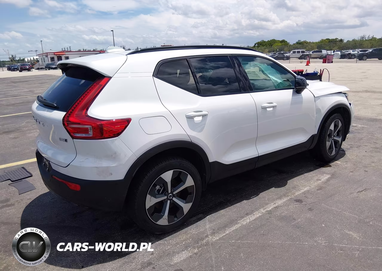 2026 Volvo Xc40 Plus, B5 Awd Gas (Mild Hybrid), Dark VIN:YV4L12UC9T2741781 - 4