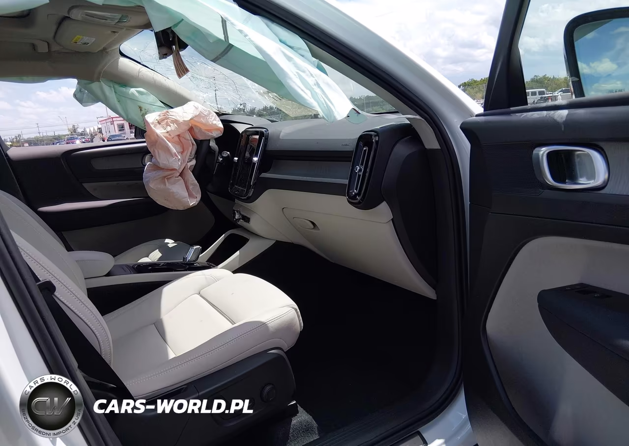 2026 Volvo Xc40 Plus, B5 Awd Gas (Mild Hybrid), Dark VIN:YV4L12UC9T2741781 - 5
