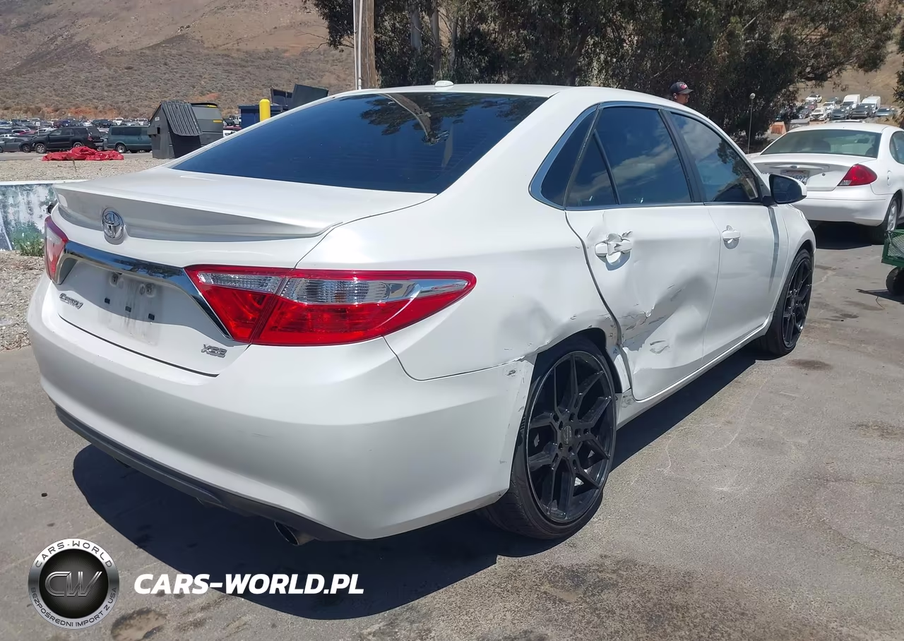 2017 Toyota Camry Xse VIN:4T1BF1FK1HU296345 - 4