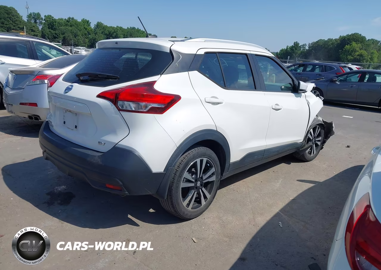 2018 Nissan Kicks Sv VIN:3N1CP5CU1JL538332 - 4