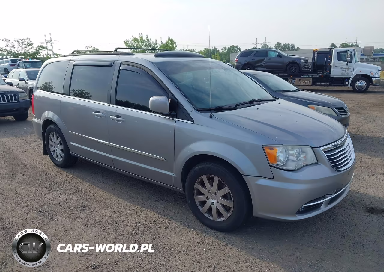 2016 Chrysler Town & Country Touring – zdjęcie 1 z 17
