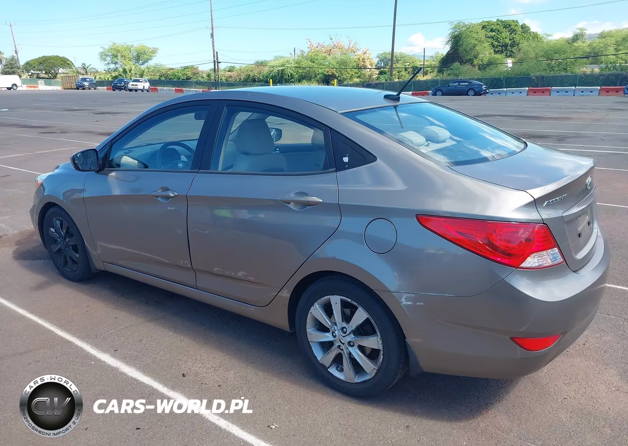 2014 Hyundai Accent Gls VIN:KMHCU4AE5EU753425 - 3
