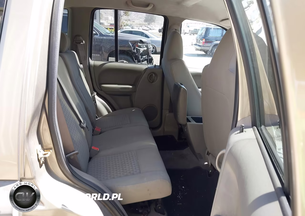 2007 Jeep Liberty Sport VIN:1J4GK48K77W510515 - 8