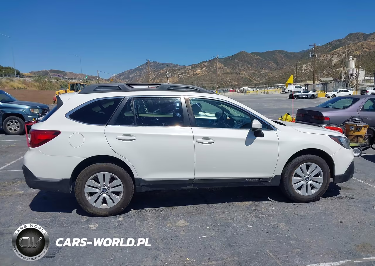 2018 Subaru Outback 2.5I Premium VIN:4S4BSACC3J3239441 - 13