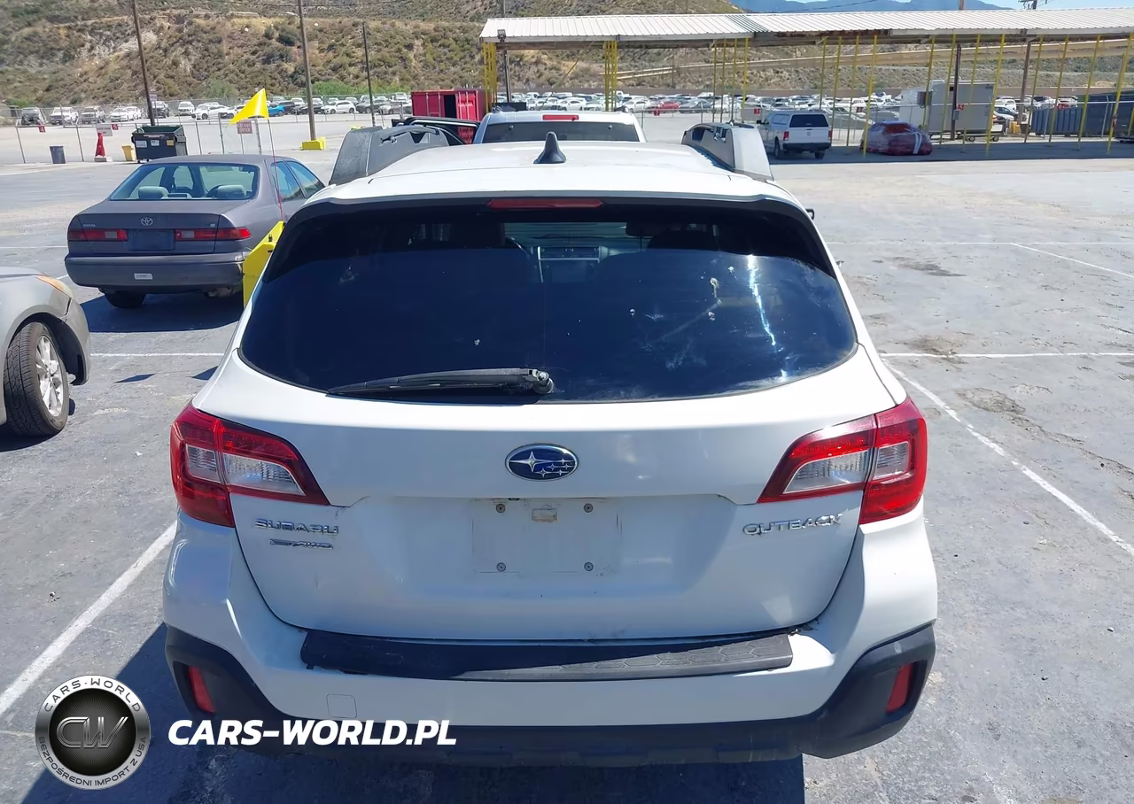 2018 Subaru Outback 2.5I Premium VIN:4S4BSACC3J3239441 - 16