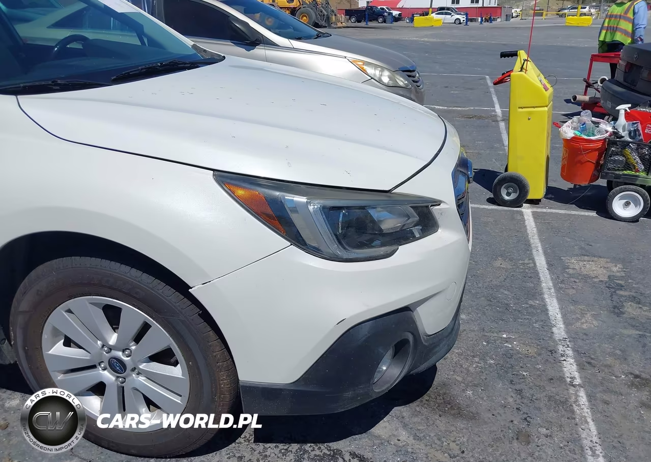 2018 Subaru Outback 2.5I Premium VIN:4S4BSACC3J3239441 - 17