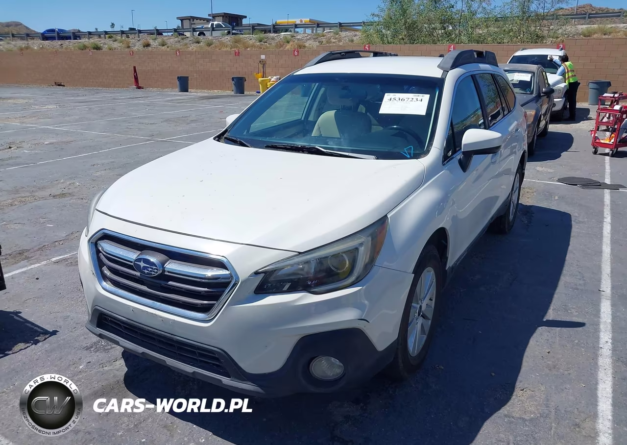 2018 Subaru Outback 2.5I Premium VIN:4S4BSACC3J3239441 - 2