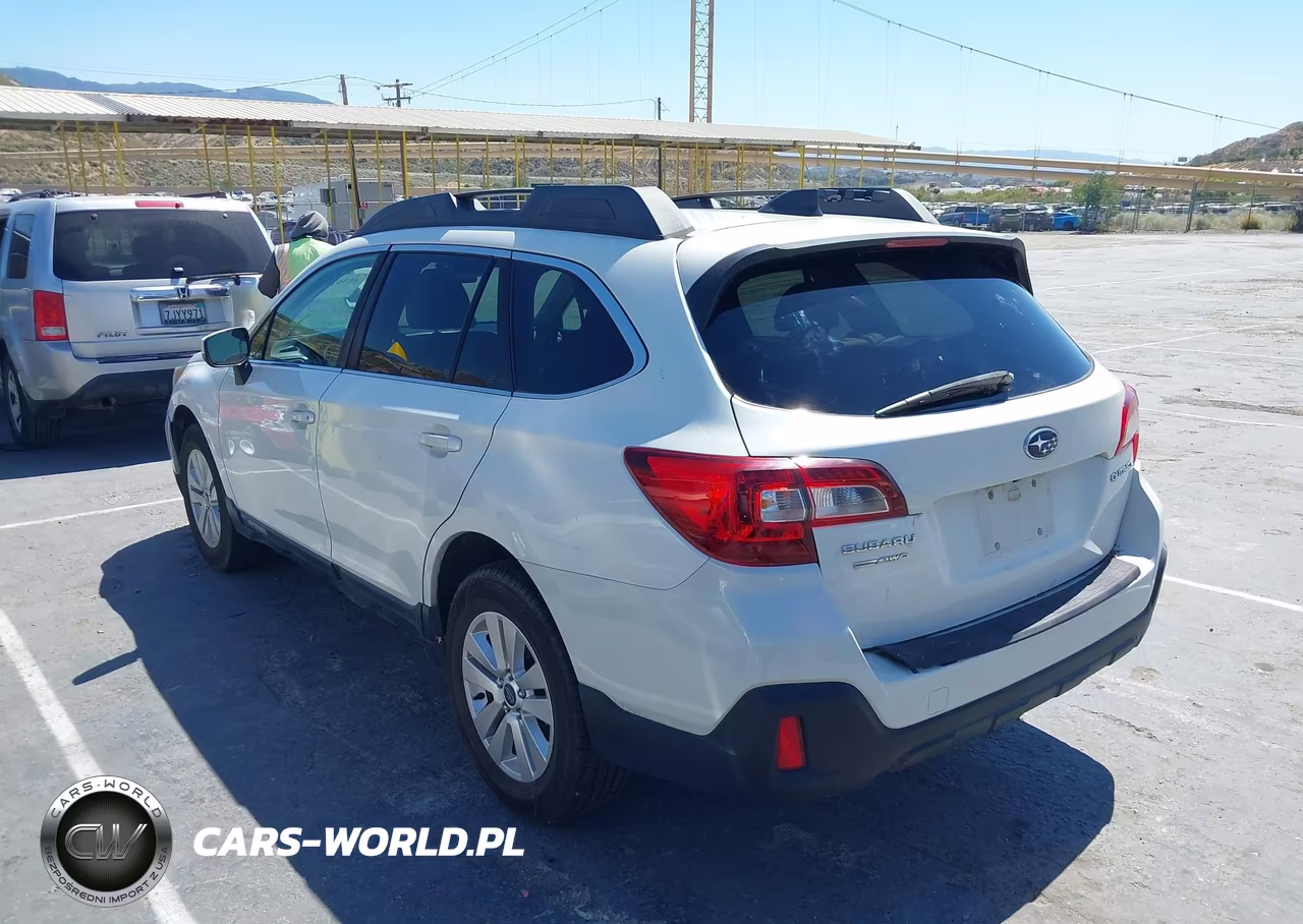2018 Subaru Outback 2.5I Premium VIN:4S4BSACC3J3239441 - 3