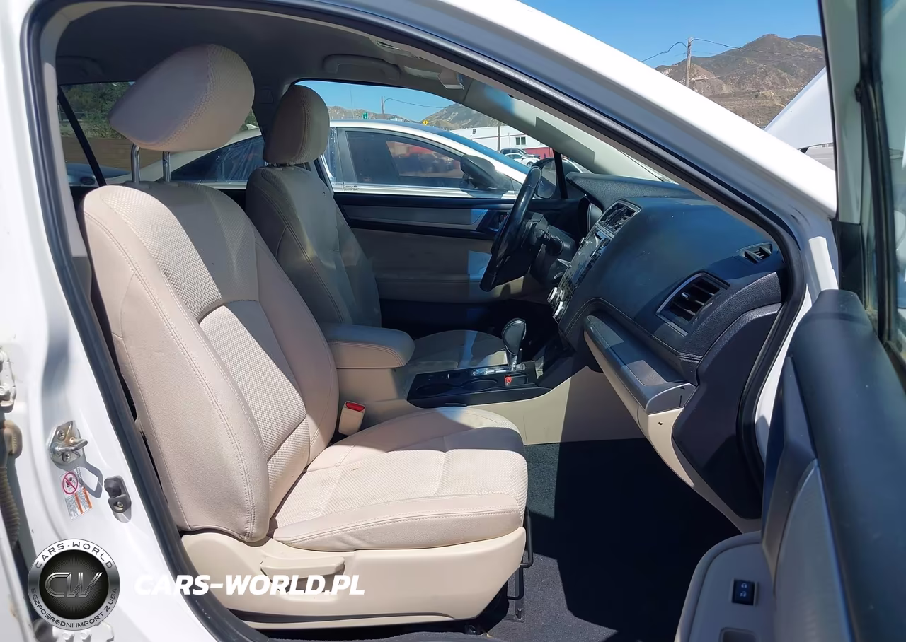 2018 Subaru Outback 2.5I Premium VIN:4S4BSACC3J3239441 - 5