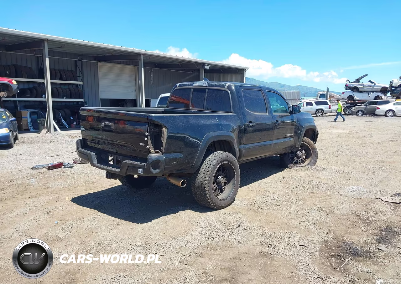 2017 Toyota Tacoma Trd Sport VIN:3TMCZ5ANXHM056482 - 4
