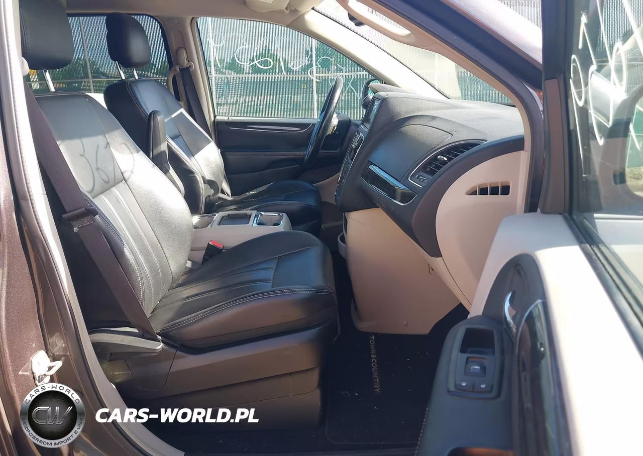 2015 Chrysler Town & Country Touring VIN:2C4RC1BG2FR620698 - 5