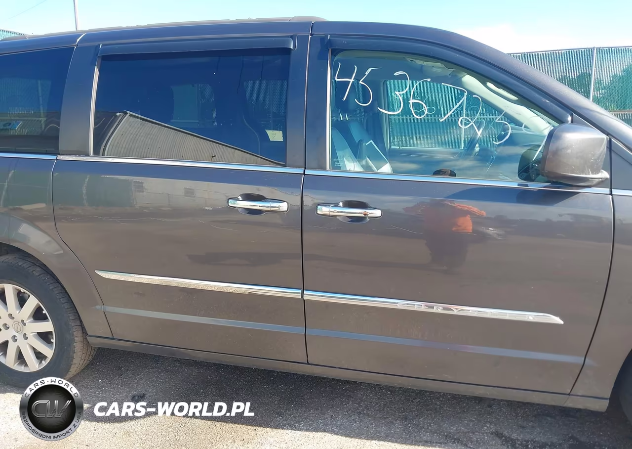 2015 Chrysler Town & Country Touring VIN:2C4RC1BG2FR620698 - 6
