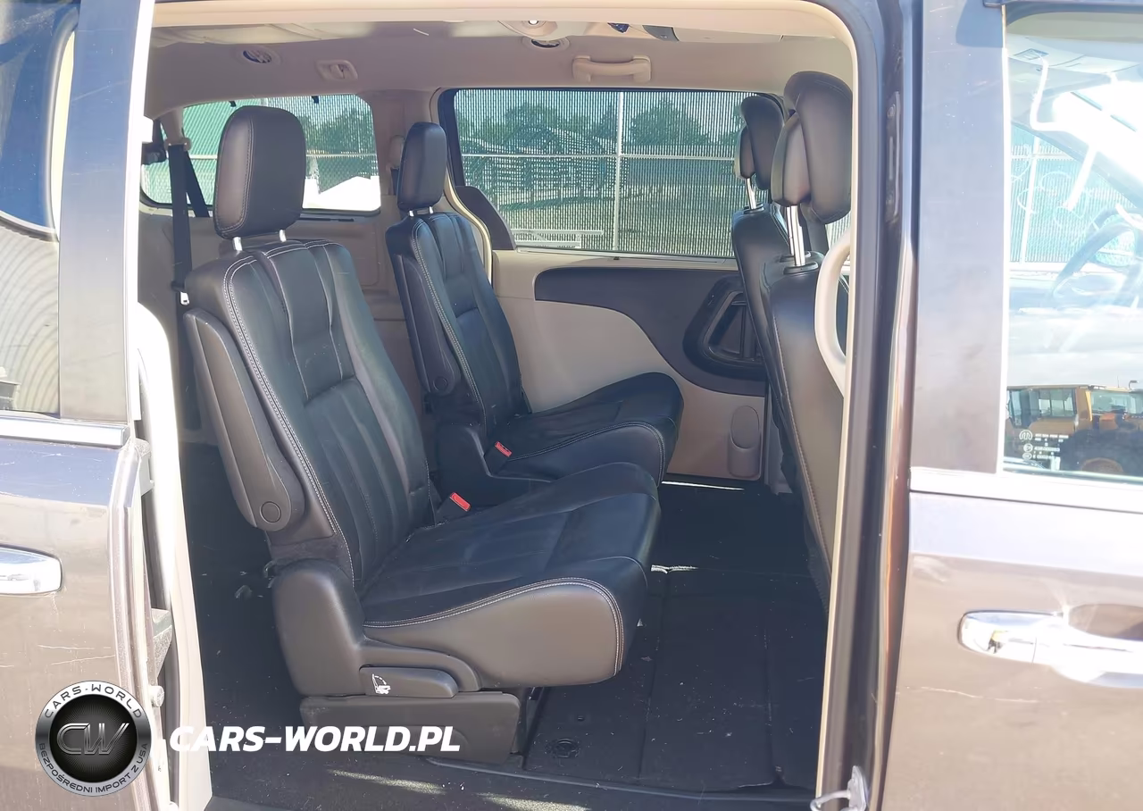 2015 Chrysler Town & Country Touring VIN:2C4RC1BG2FR620698 - 8