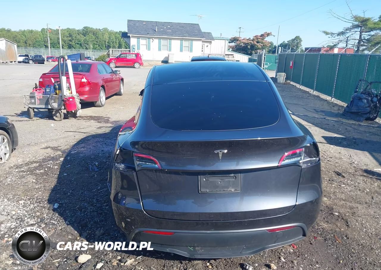 2025 Tesla Model Y Long Range Dual Motor Rear-Wheel Drive VIN:7SAYGDED1SF270640 - 17