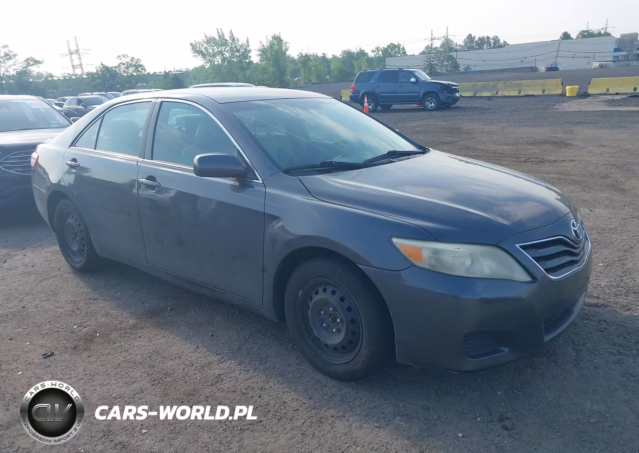 2010 Toyota Camry Le – zdjęcie 1 z 11