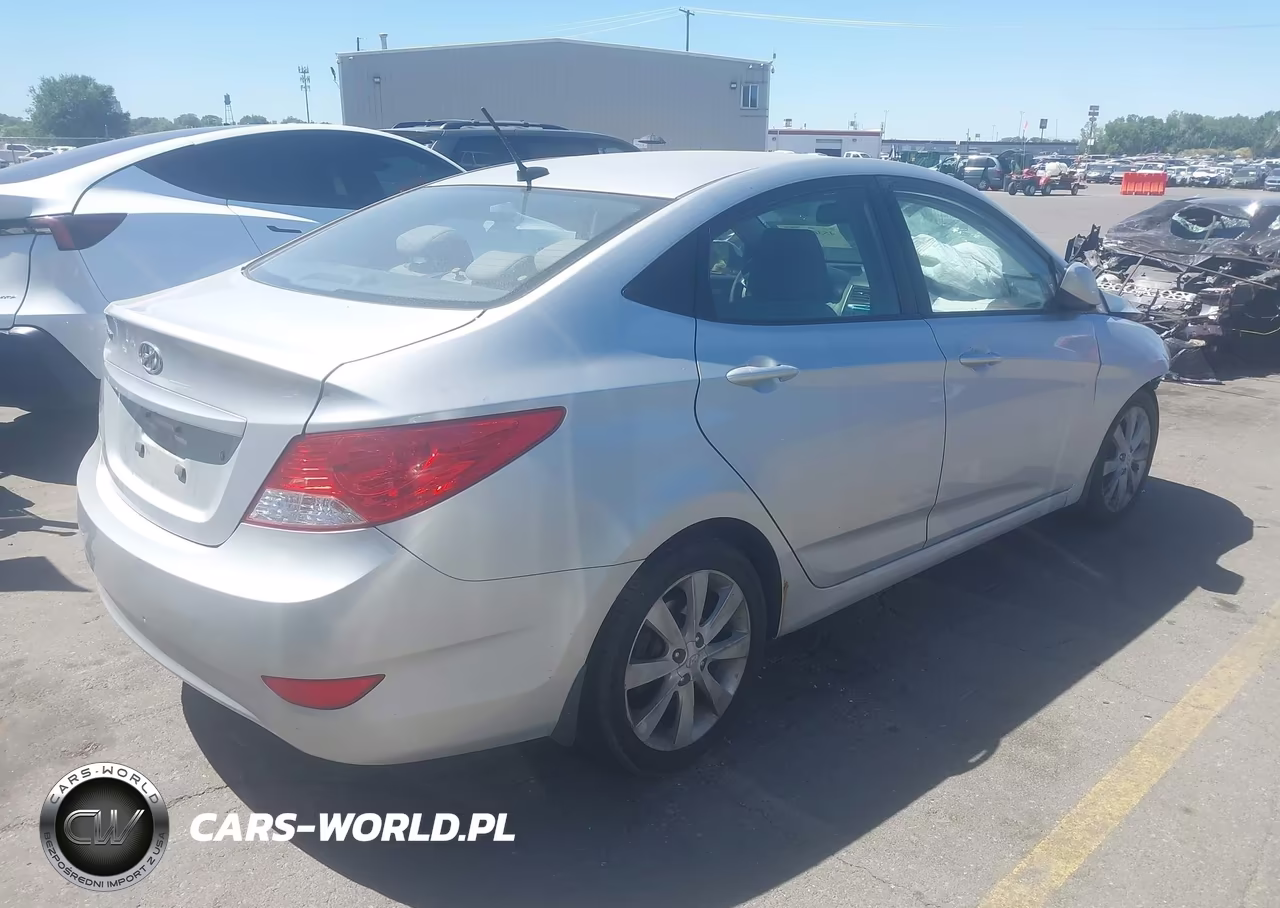 2013 Hyundai Accent Gls VIN:KMHCU4AE8DU275144 - 4
