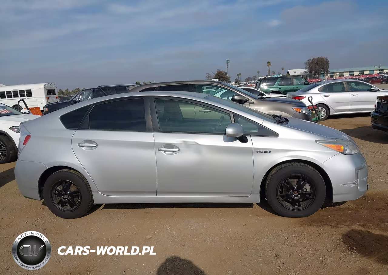 2014 Toyota Prius Three VIN:JTDKN3DU6E0377111 - 13