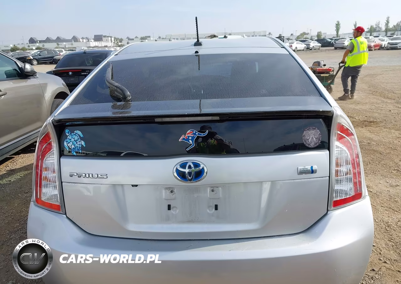 2014 Toyota Prius Three VIN:JTDKN3DU6E0377111 - 16