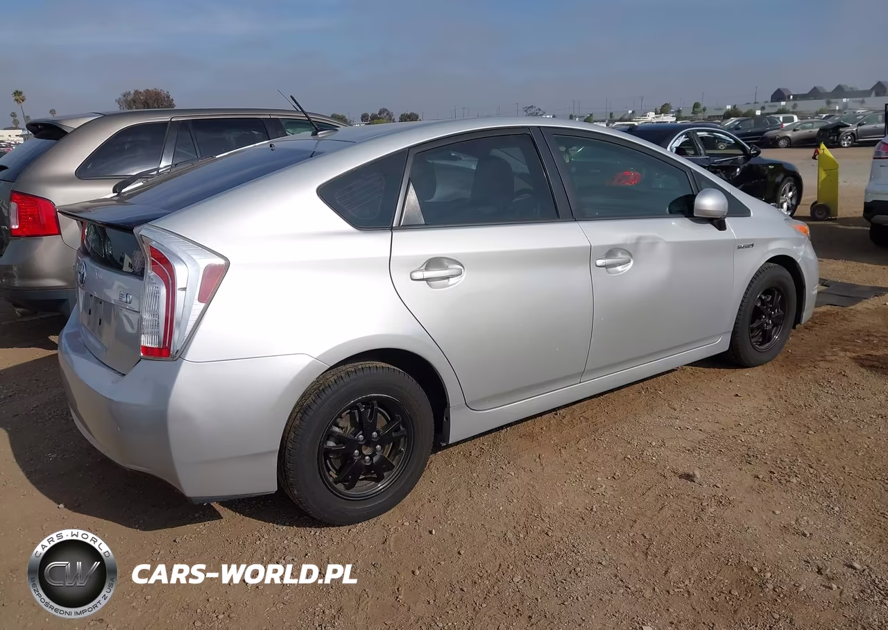 2014 Toyota Prius Three VIN:JTDKN3DU6E0377111 - 4
