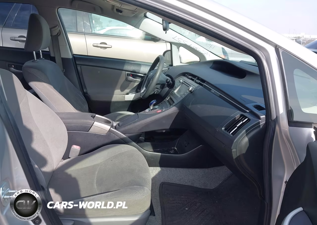 2014 Toyota Prius Three VIN:JTDKN3DU6E0377111 - 5