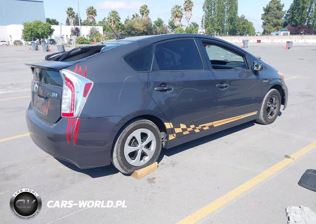 2015 Toyota Prius Four VIN:JTDKN3DU8F0419439 - 4