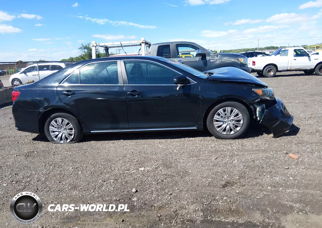 2014 Toyota Camry Hybrid Le VIN:4T1BD1FK4EU124151 - 13