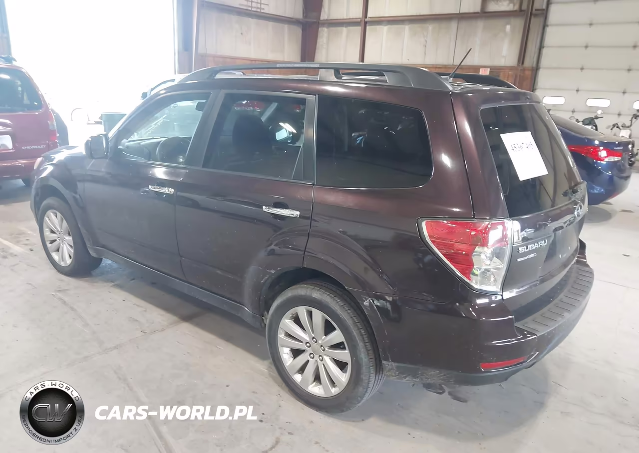 2013 Subaru Forester 2.5X Premium VIN:JF2SHACC2DH431090 - 3