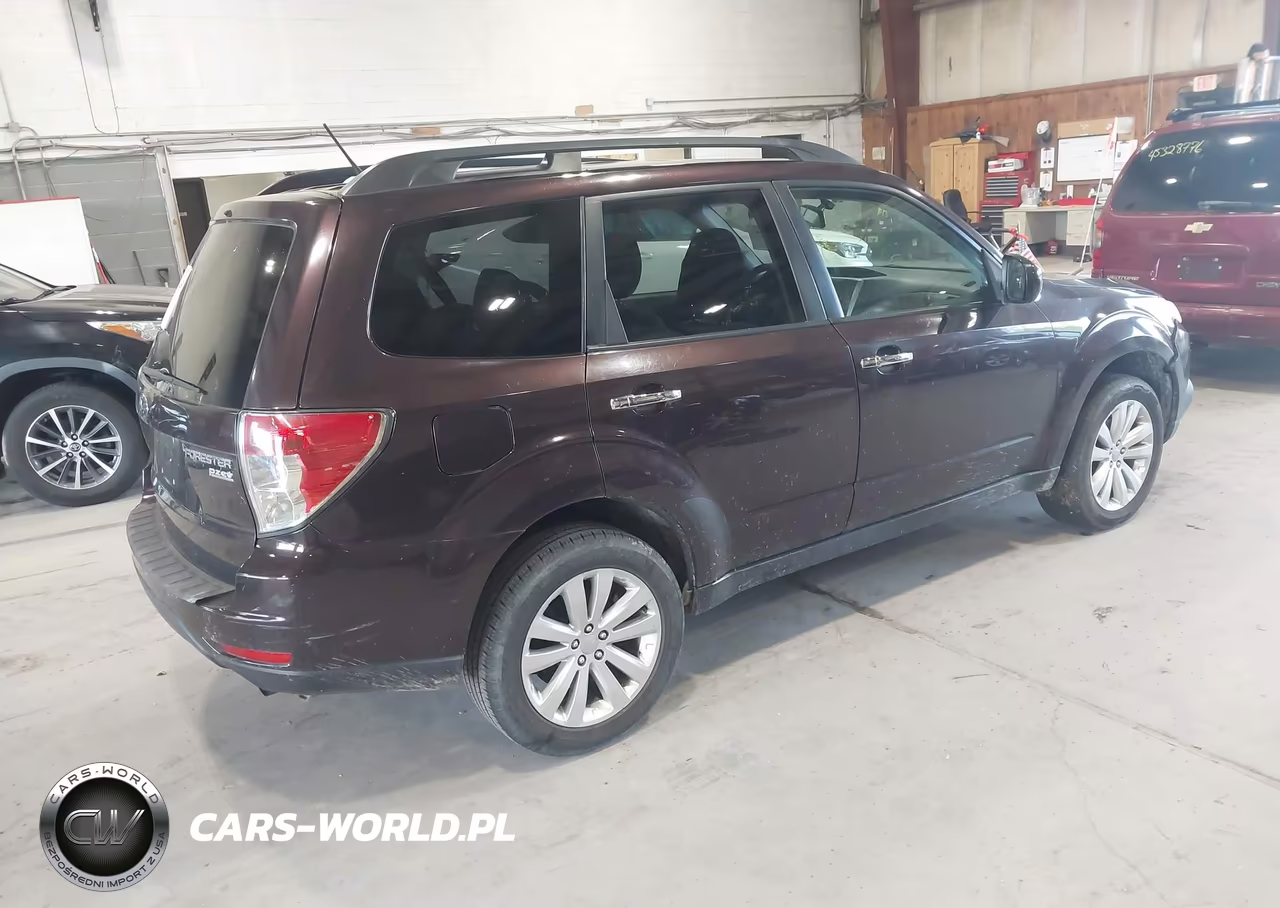 2013 Subaru Forester 2.5X Premium VIN:JF2SHACC2DH431090 - 4
